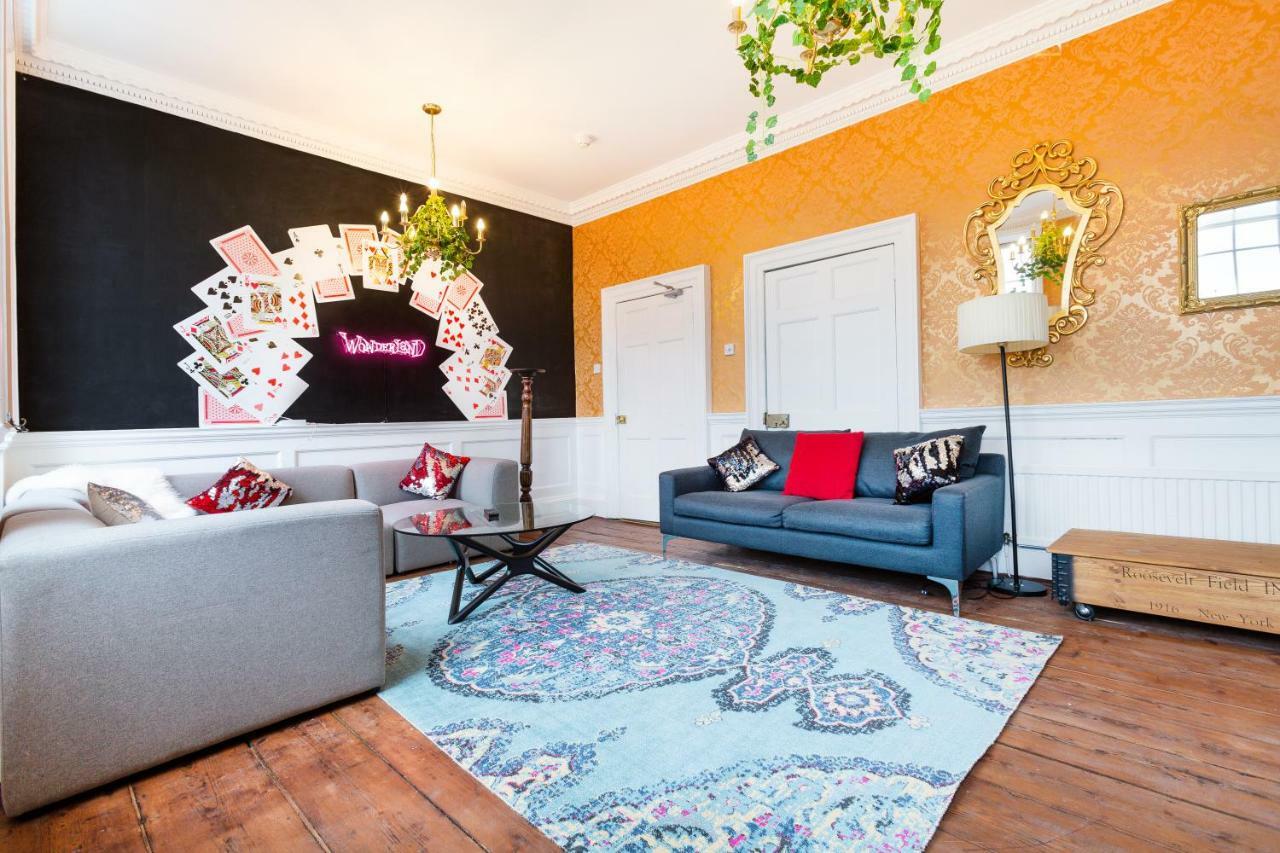 The Wonderland Townhouse - Alice In Wonderland 7Bdr Home บาธ ภายนอก รูปภาพ