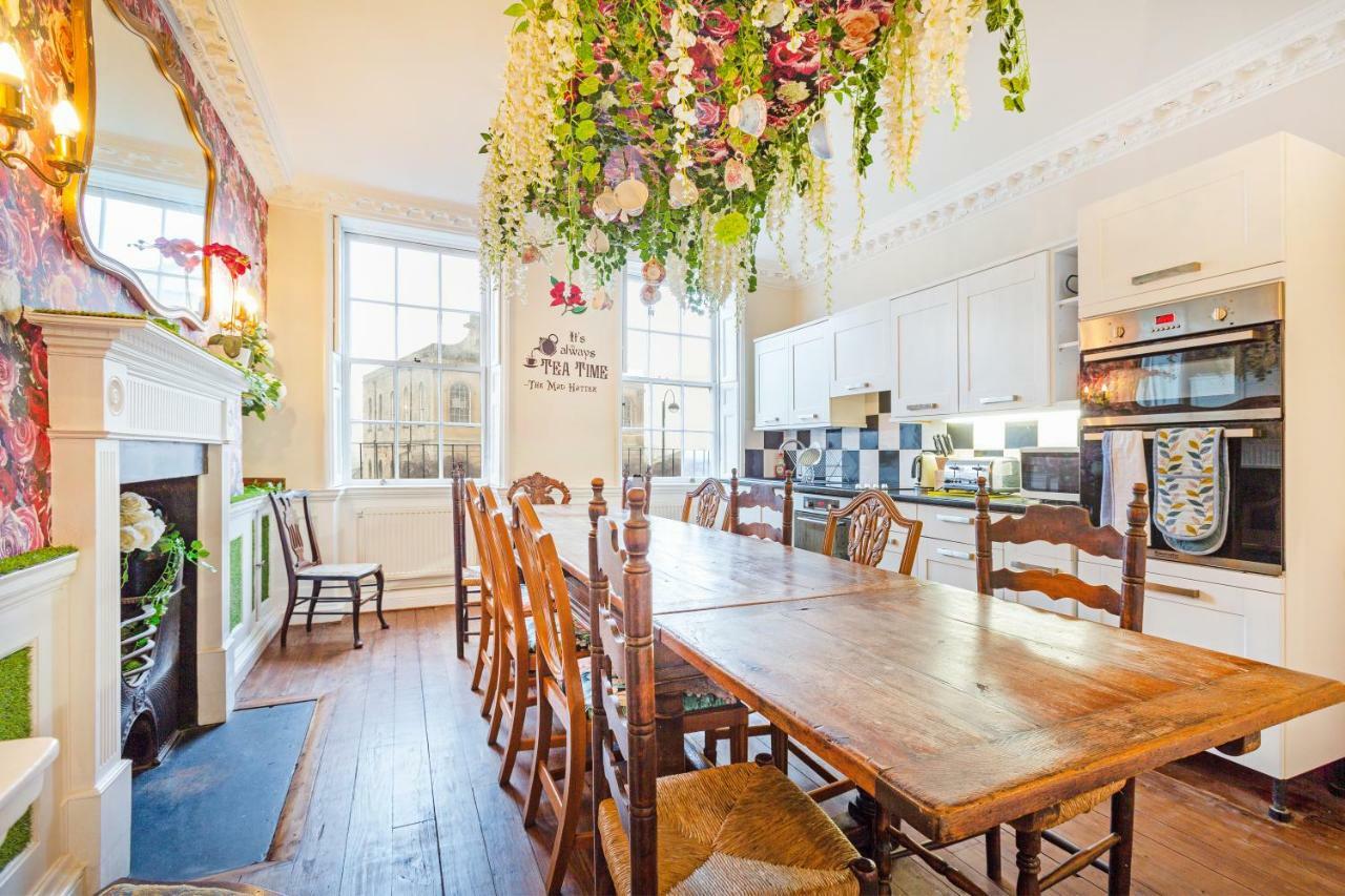 The Wonderland Townhouse - Alice In Wonderland 7Bdr Home บาธ ภายนอก รูปภาพ