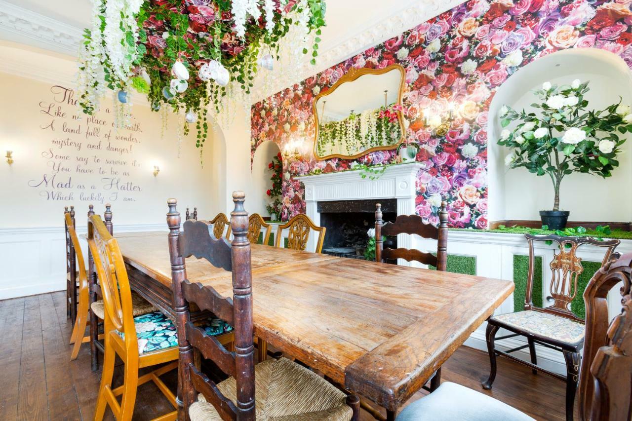 The Wonderland Townhouse - Alice In Wonderland 7Bdr Home บาธ ภายนอก รูปภาพ