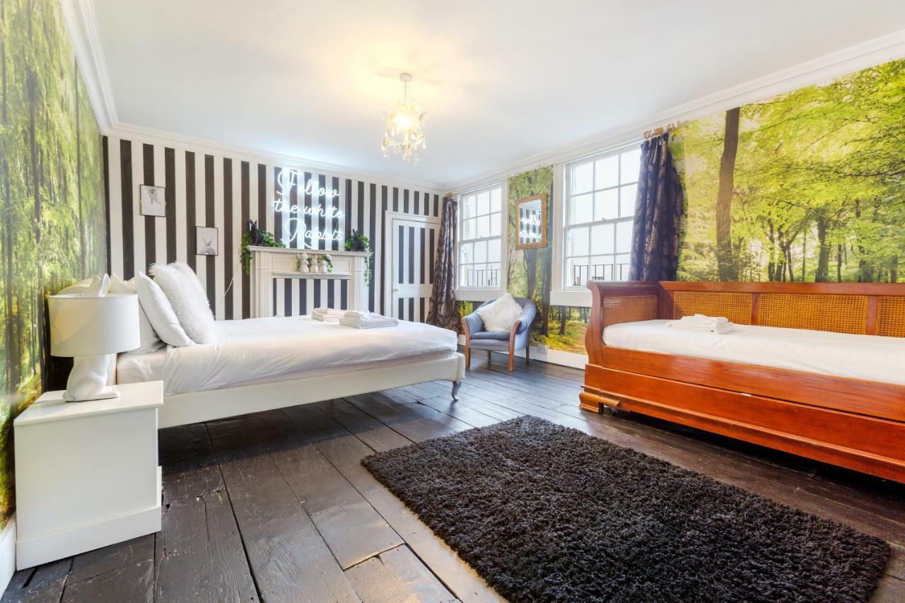 The Wonderland Townhouse - Alice In Wonderland 7Bdr Home บาธ ภายนอก รูปภาพ
