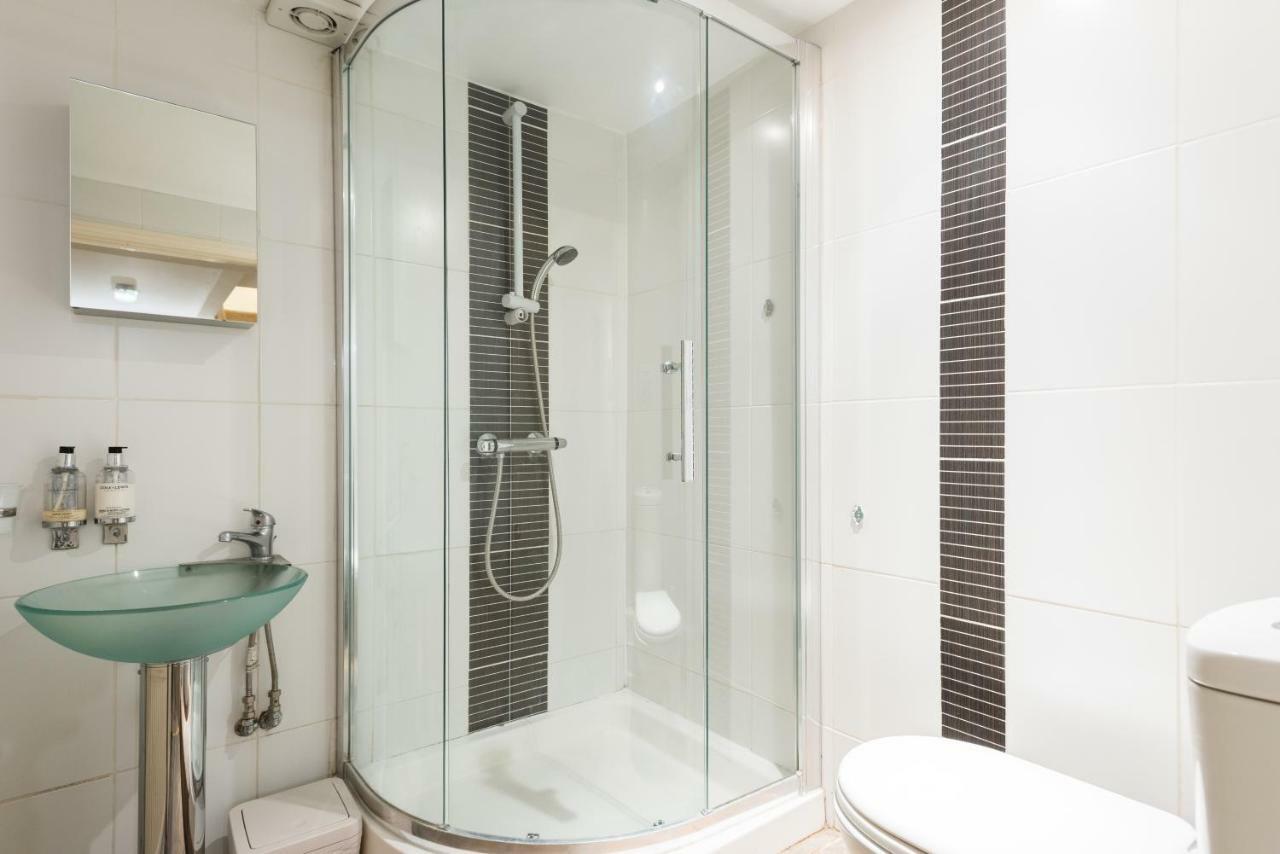 The Wonderland Townhouse - Alice In Wonderland 7Bdr Home บาธ ภายนอก รูปภาพ